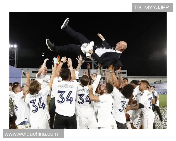 西甲球队破天荒组织全明星球迷观赛活动，场面壮观